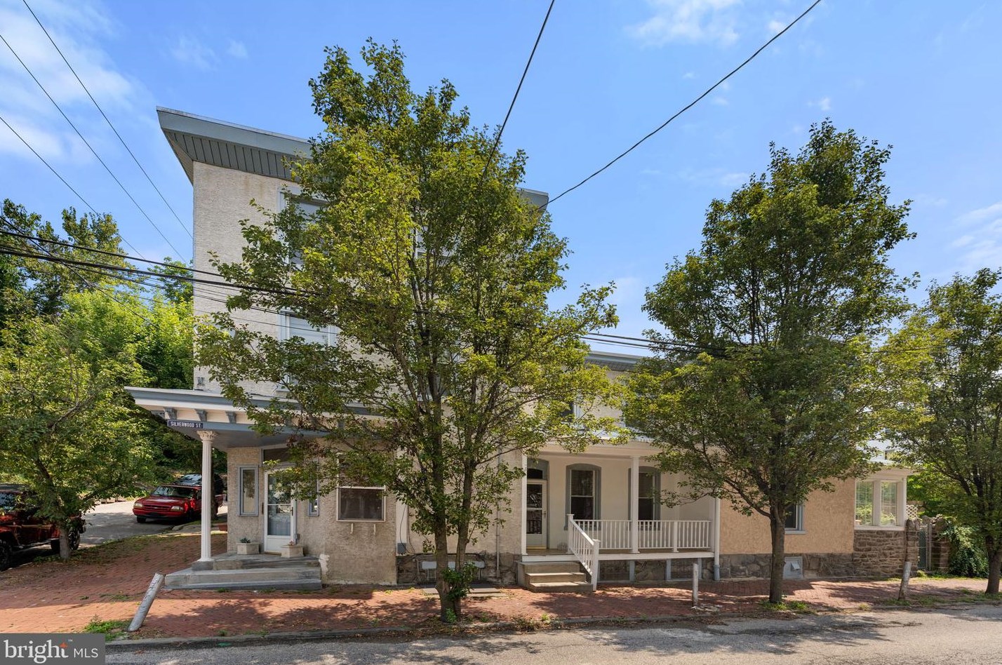 175 Grape St, Philadelphia, PA 19127-1417