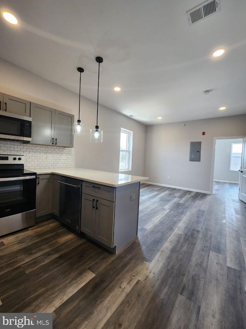 623 W Oxford St #3rd Floor, Philadelphia, PA 19122