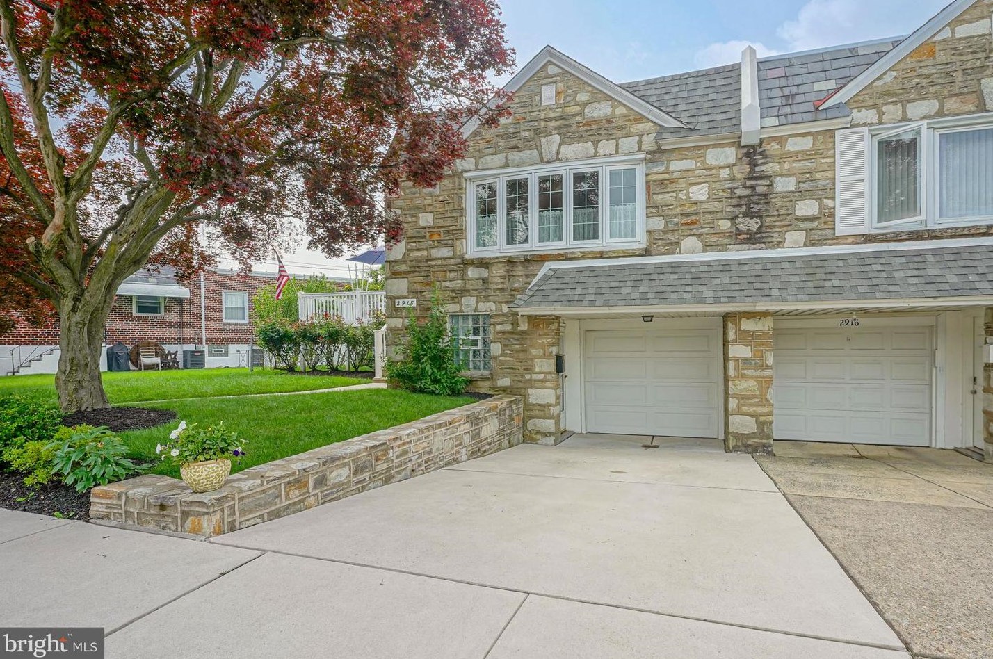 2918 Gelena Rd, Philadelphia, PA 19152-2117