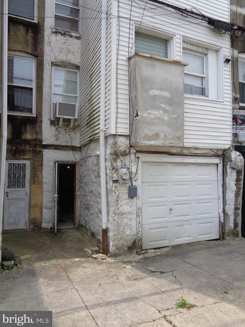 263 Calvert St, Philadelphia, PA 19120-1864