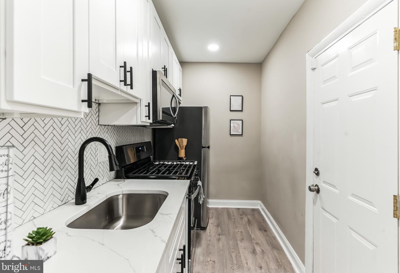 189 Tiber St, Philadelphia PA  19140-1626 exterior