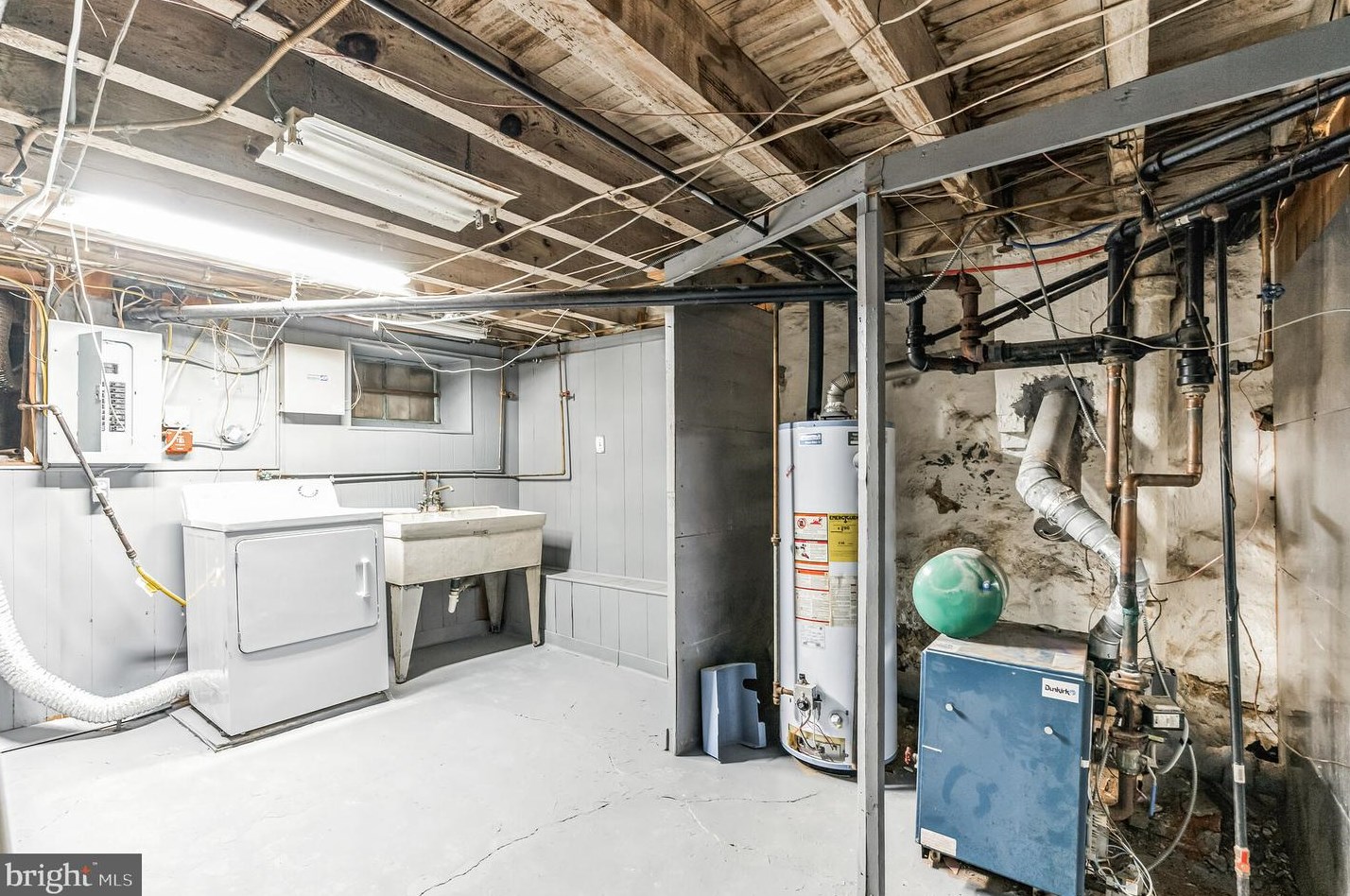 189 Tiber St, Philadelphia PA  19140-1626 exterior