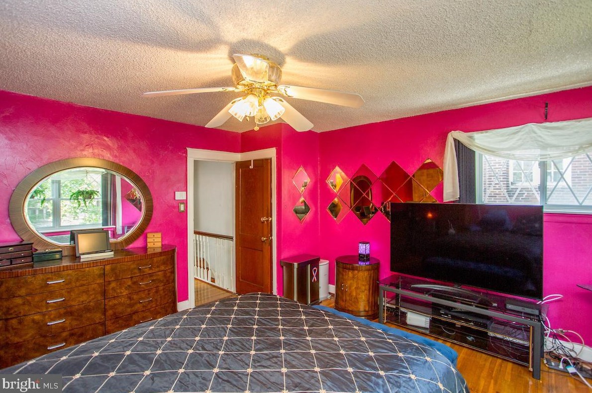 7525 Walnut Ln, Philadelphia PA 19144-2005 exterior