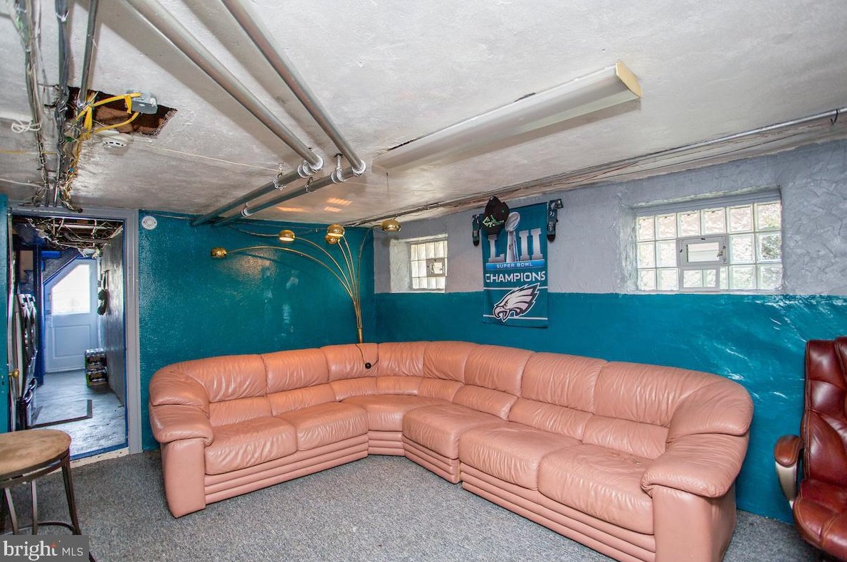 7525 Walnut Ln, Philadelphia PA 19144-2005 exterior