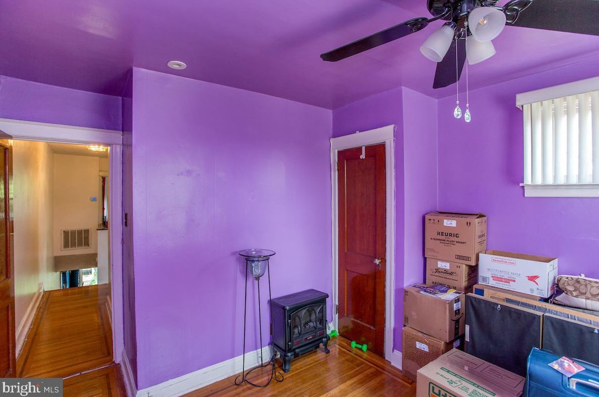 7525 Walnut Ln, Philadelphia PA 19144-2005 exterior