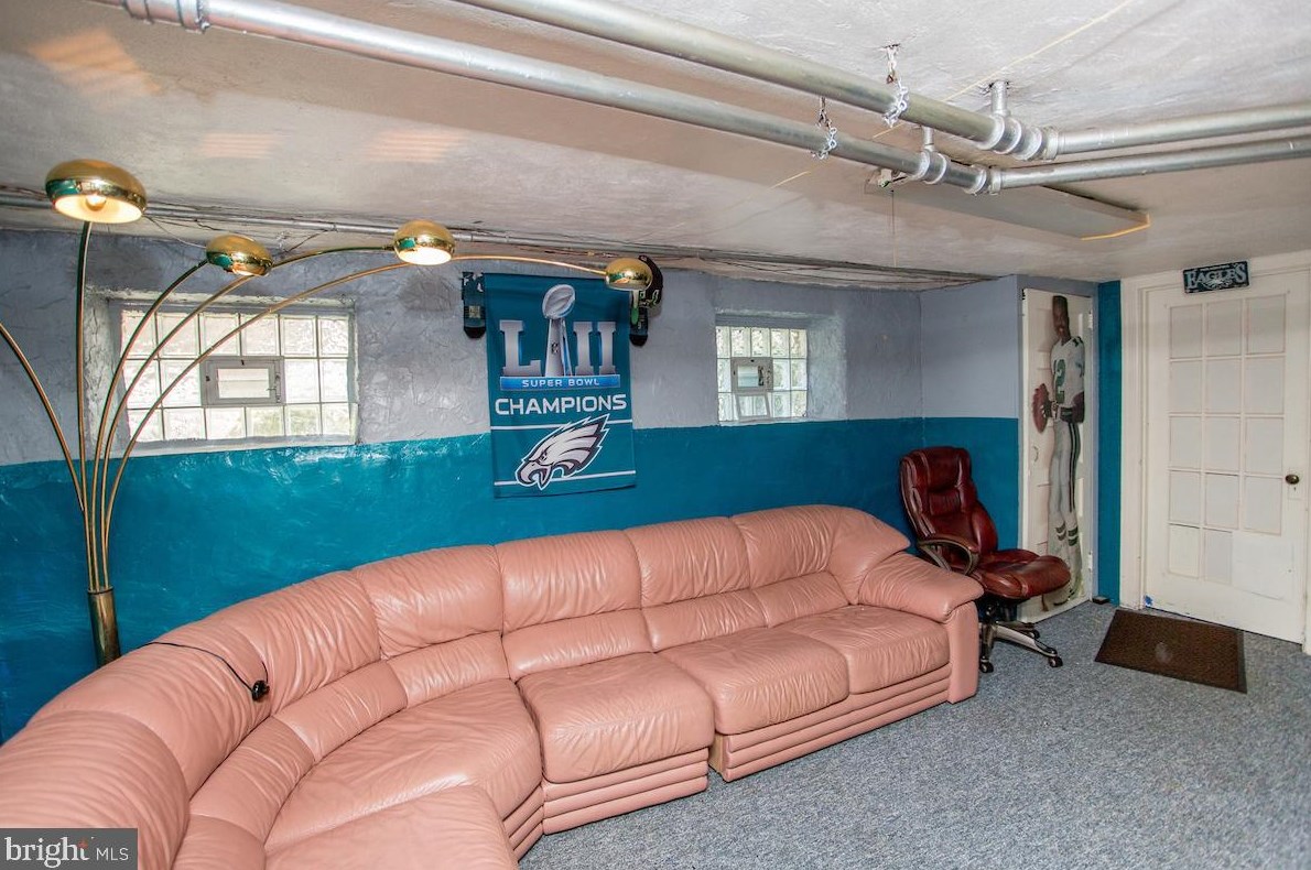 7525 Walnut Ln, Philadelphia PA 19144-2005 exterior