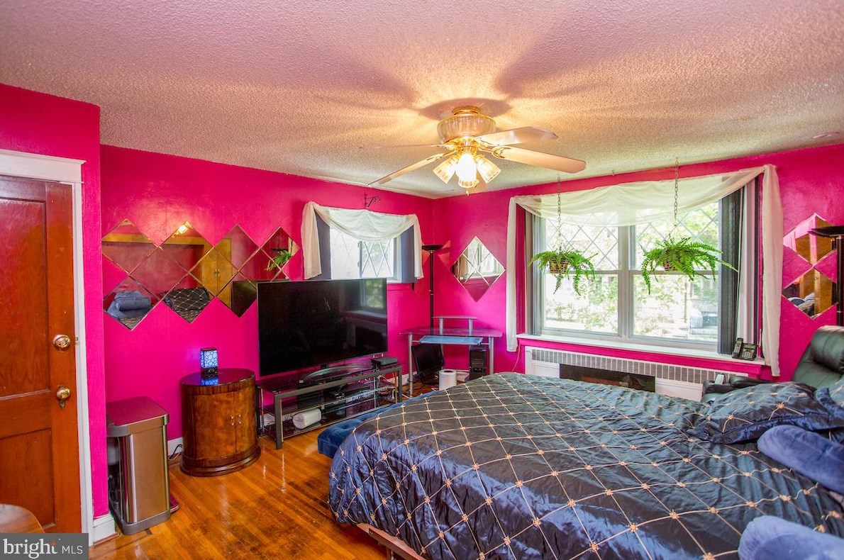 7525 Walnut Ln, Philadelphia PA 19144-2005 exterior