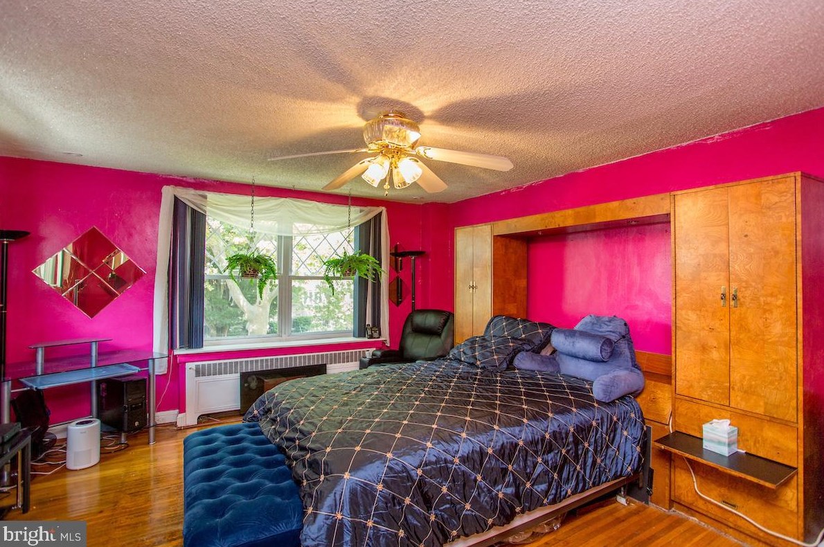 7525 Walnut Ln, Philadelphia PA 19144-2005 exterior