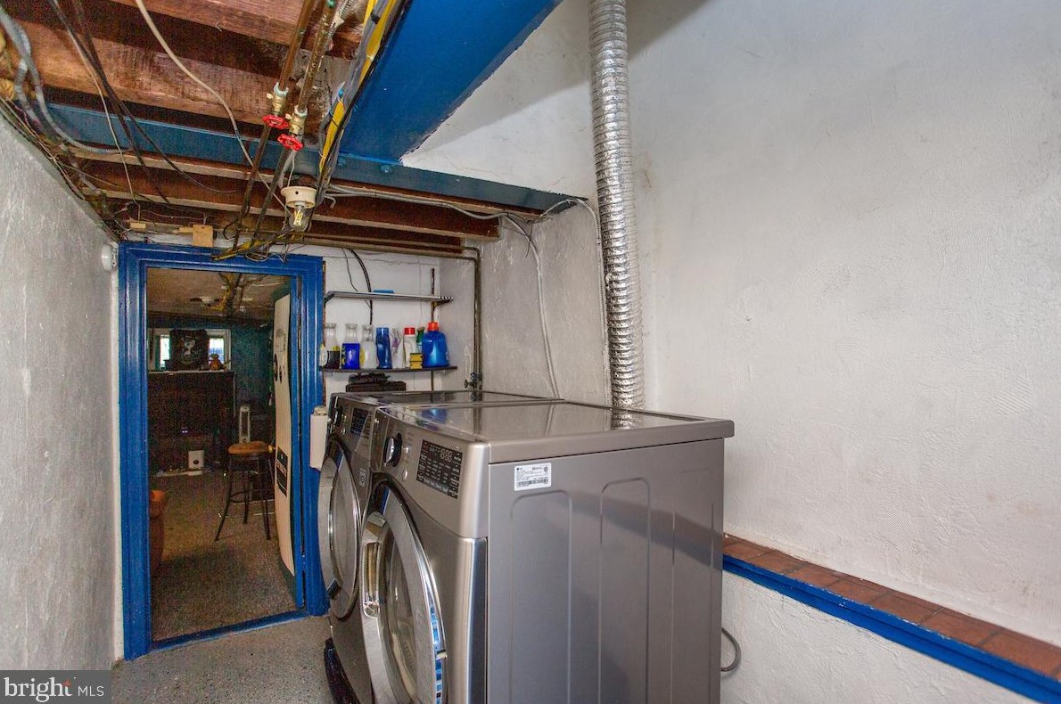 7525 Walnut Ln, Philadelphia PA 19144-2005 exterior