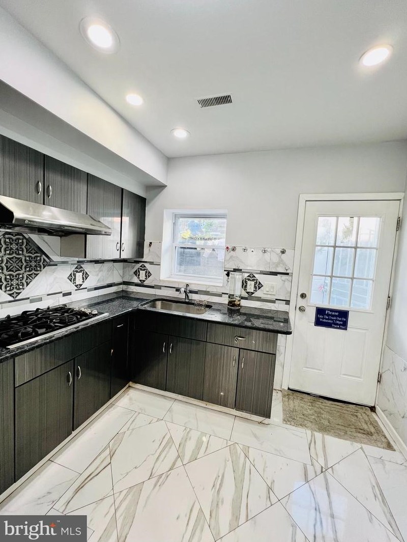 2619 7th St, Philadelphia PA 19148-4609 exterior