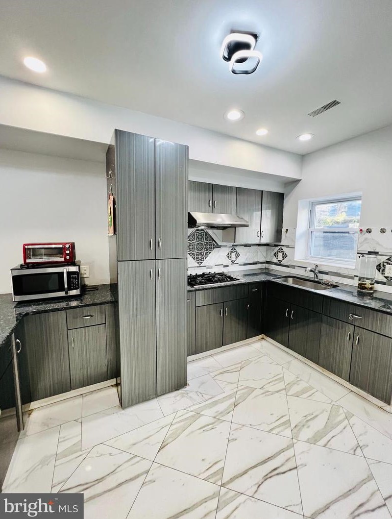 2619 7th St, Philadelphia PA 19148-4609 exterior