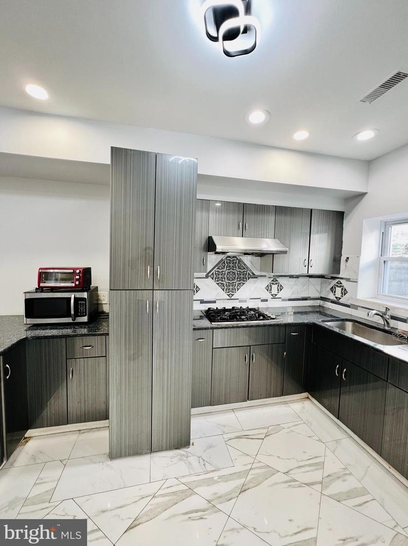 2619 7th St, Philadelphia PA 19148-4609 exterior