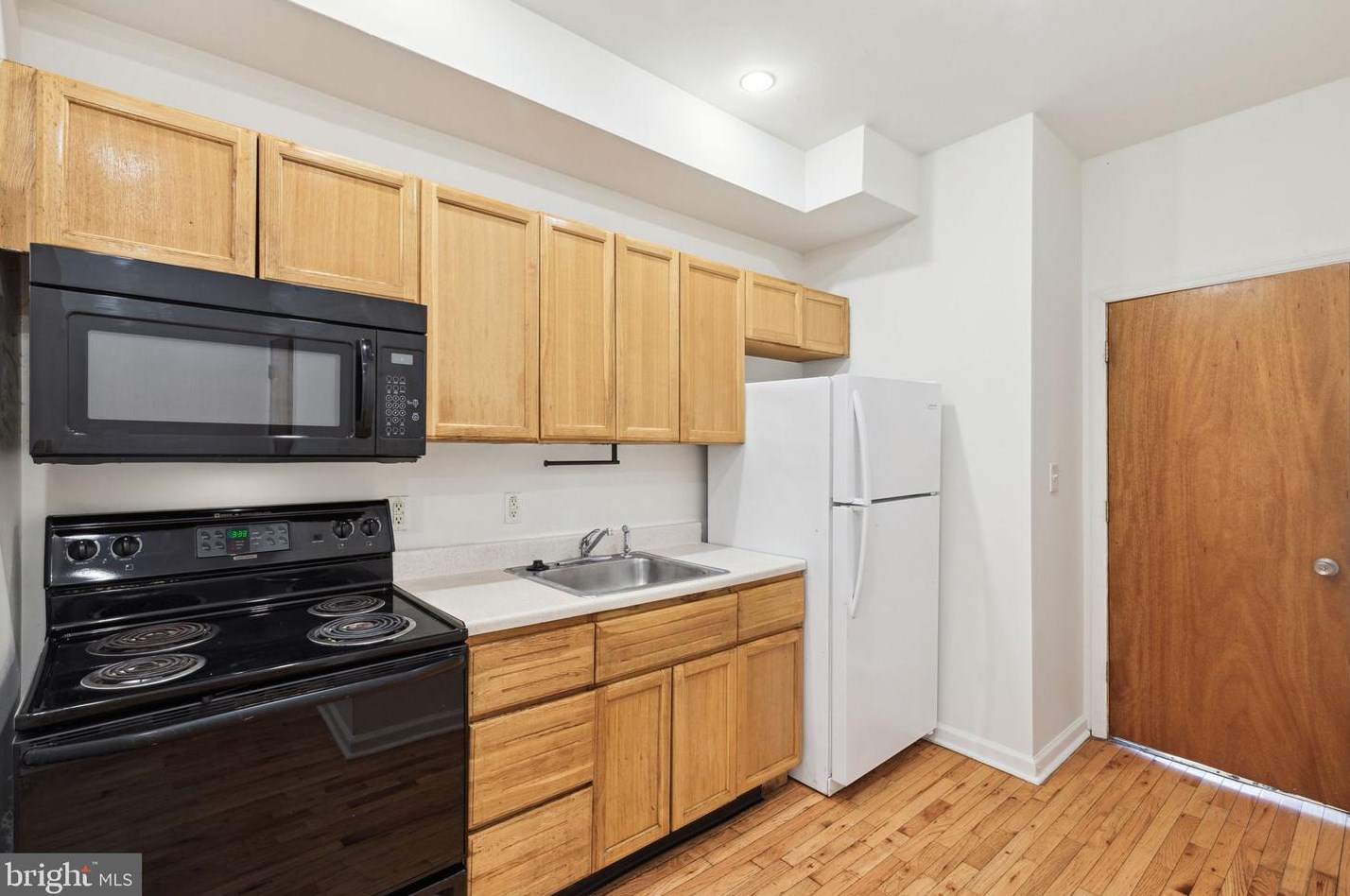 215 Buckingham Pl, Philadelphia PA 19104-2920 exterior