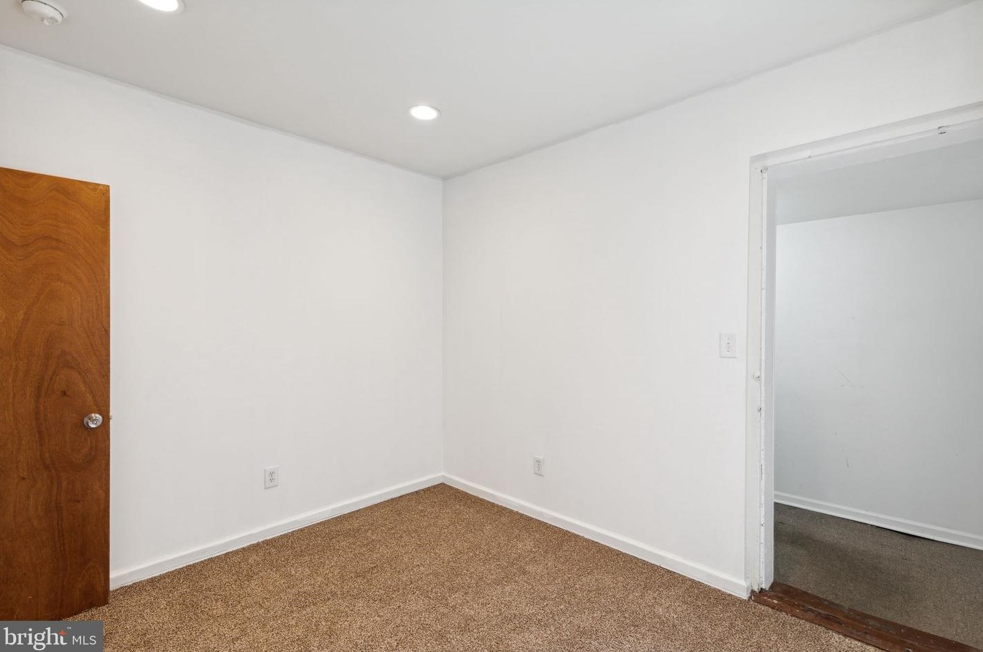 215 Buckingham Pl, Philadelphia PA 19104-2920 exterior