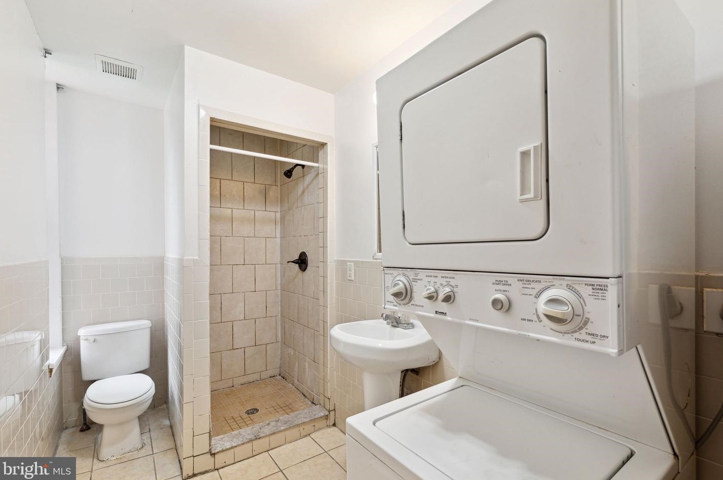 215 Buckingham Pl, Philadelphia PA 19104-2920 exterior