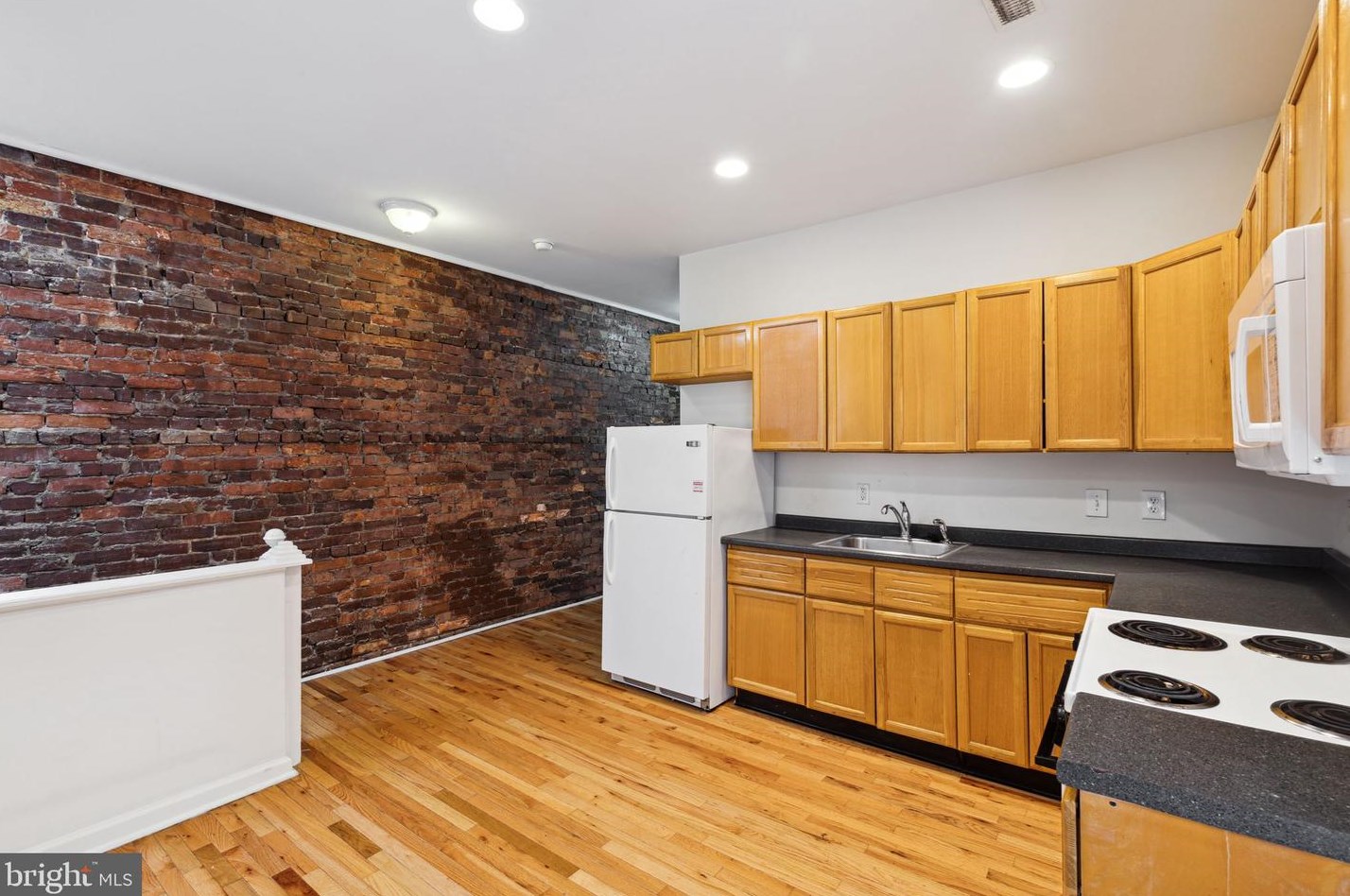 215 Buckingham Pl, Philadelphia PA 19104-2920 exterior