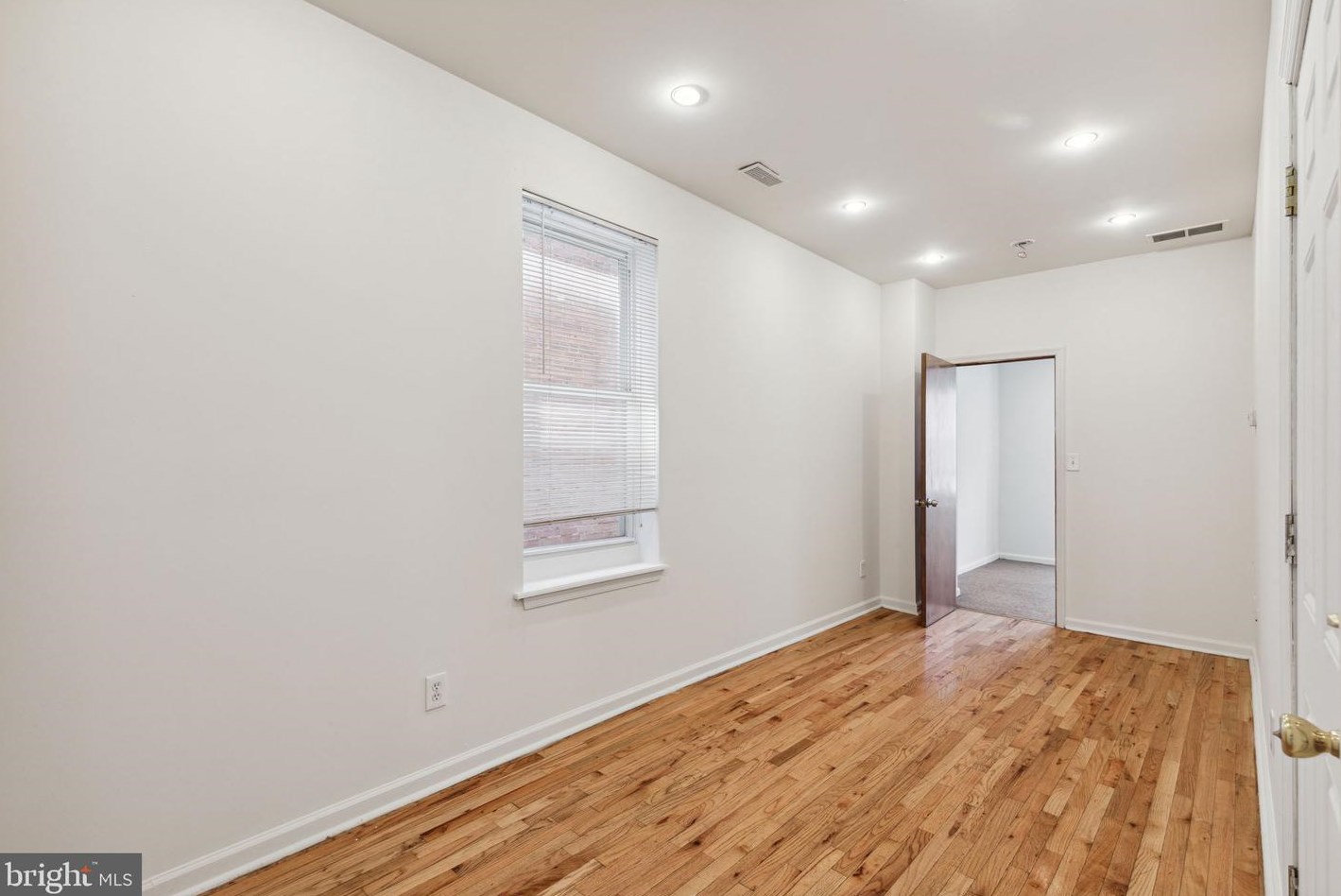 215 Buckingham Pl, Philadelphia PA 19104-2920 exterior