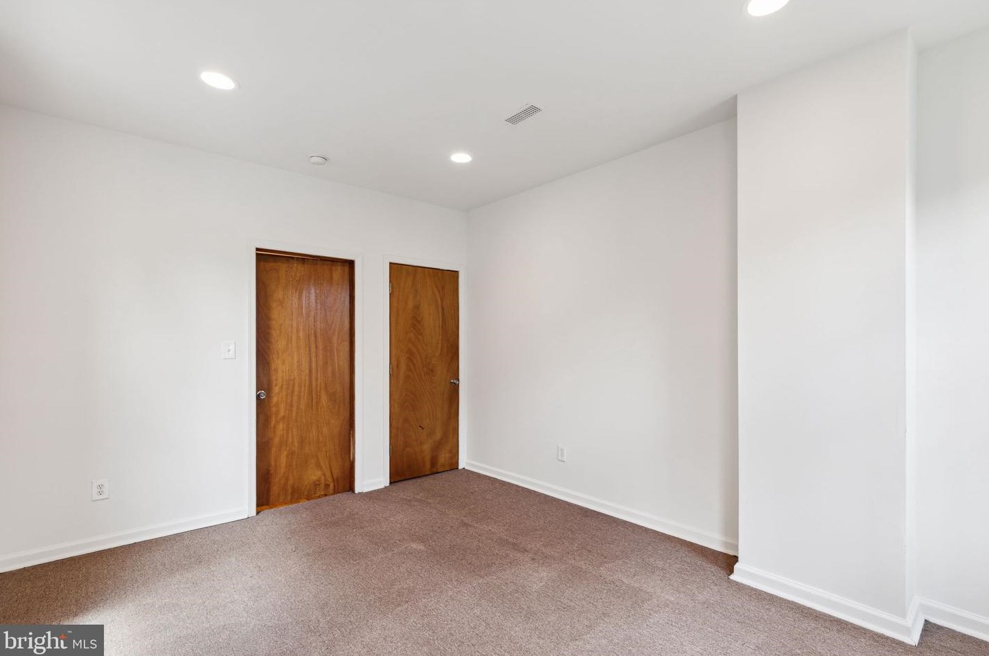 215 Buckingham Pl, Philadelphia PA 19104-2920 exterior