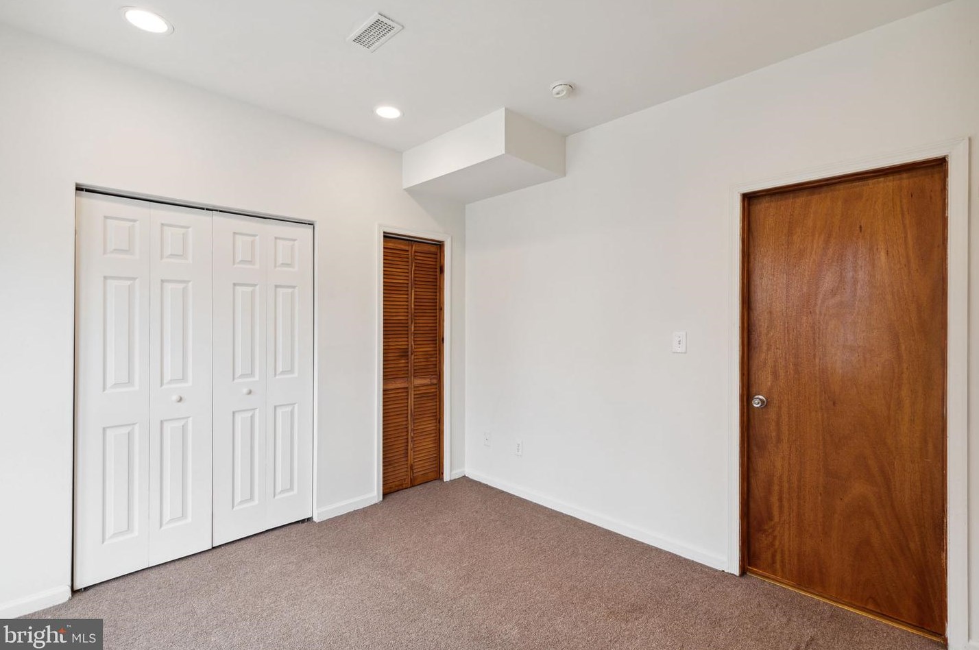 215 Buckingham Pl, Philadelphia PA 19104-2920 exterior