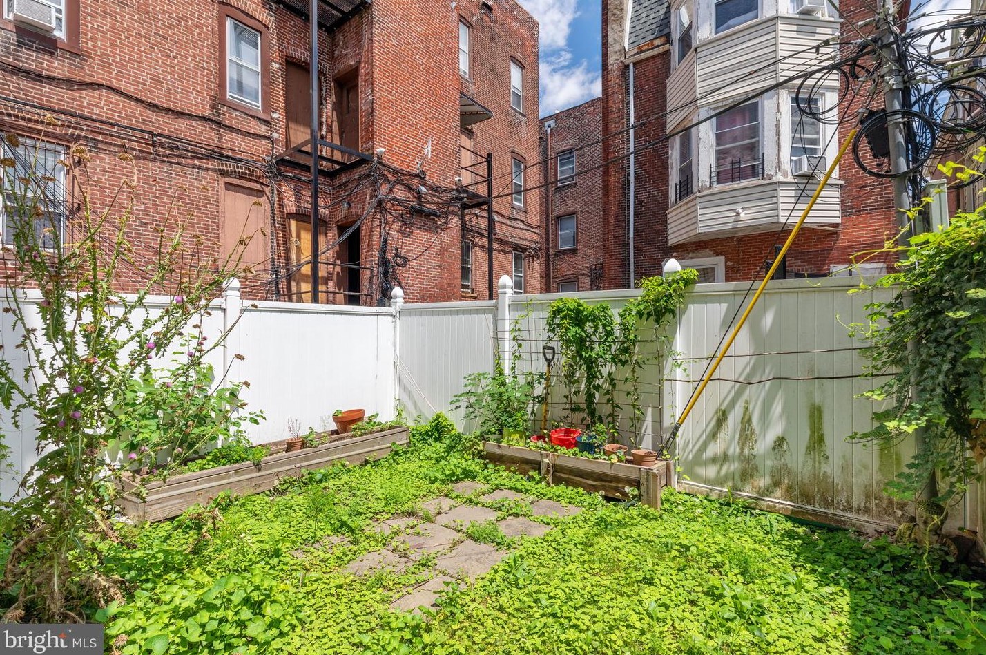 215 Buckingham Pl, Philadelphia PA 19104-2920 exterior