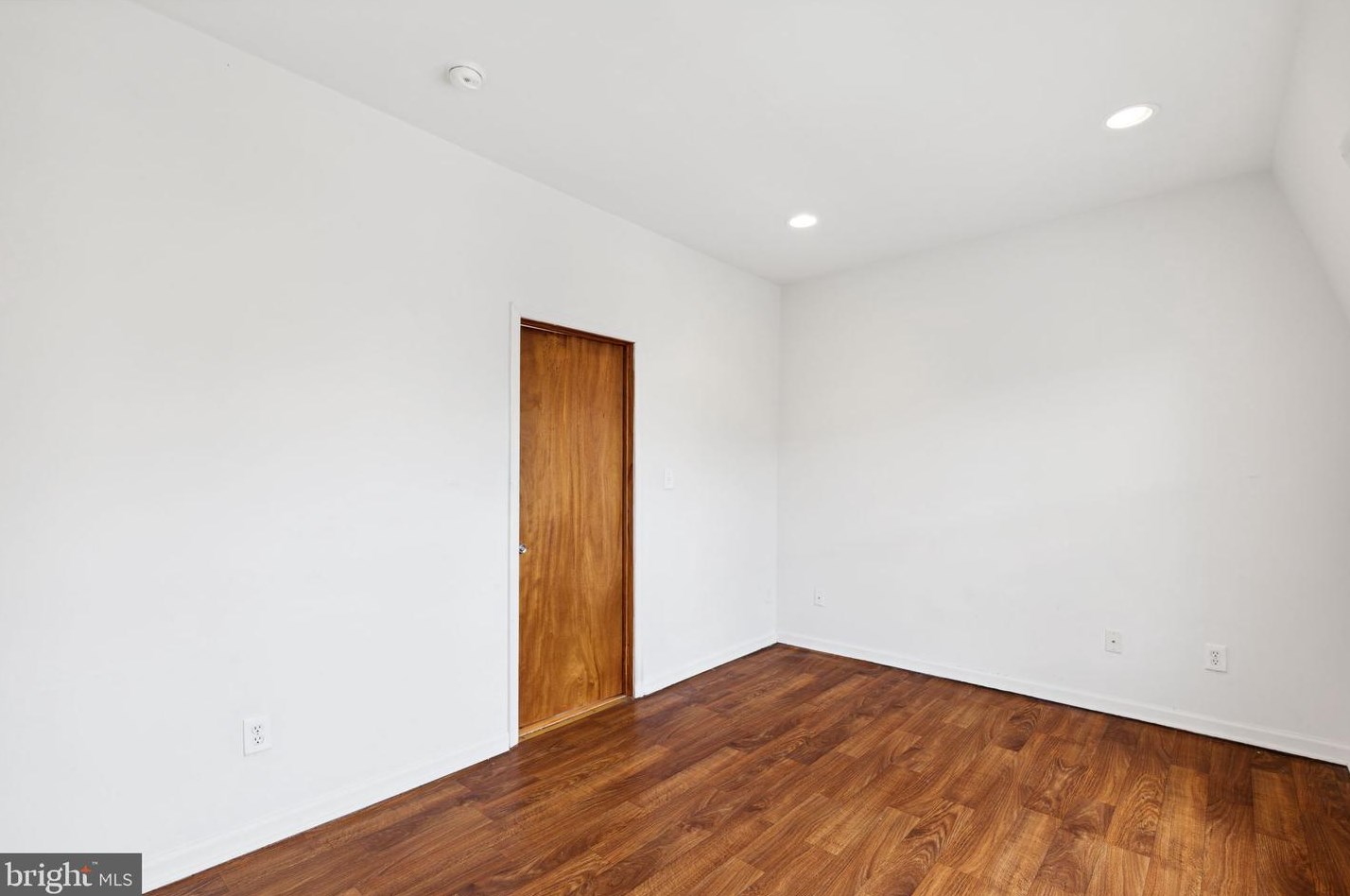 215 Buckingham Pl, Philadelphia PA 19104-2920 exterior