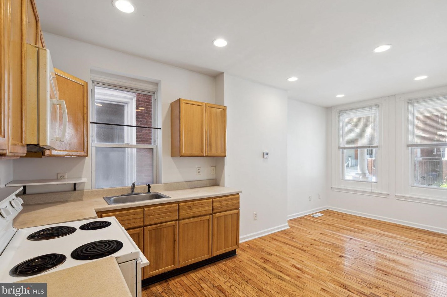 215 Buckingham Pl, Philadelphia PA 19104-2920 exterior