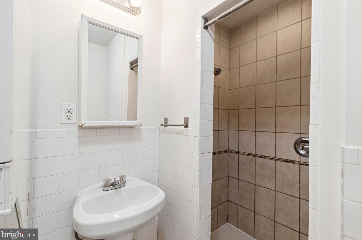 215 Buckingham Pl, Philadelphia PA 19104-2920 exterior