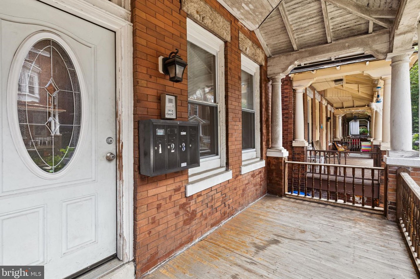 215 Buckingham Pl, Philadelphia PA 19104-2920 exterior