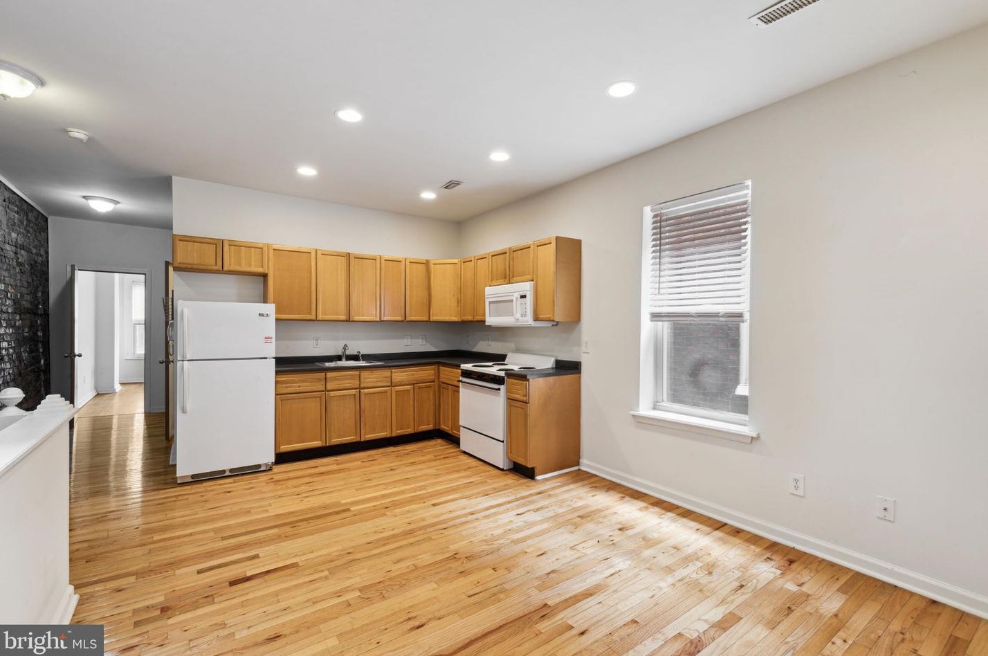 215 Buckingham Pl, Philadelphia PA 19104-2920 exterior