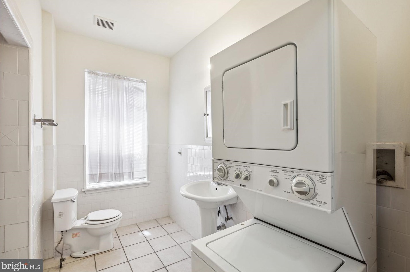 215 Buckingham Pl, Philadelphia PA 19104-2920 exterior