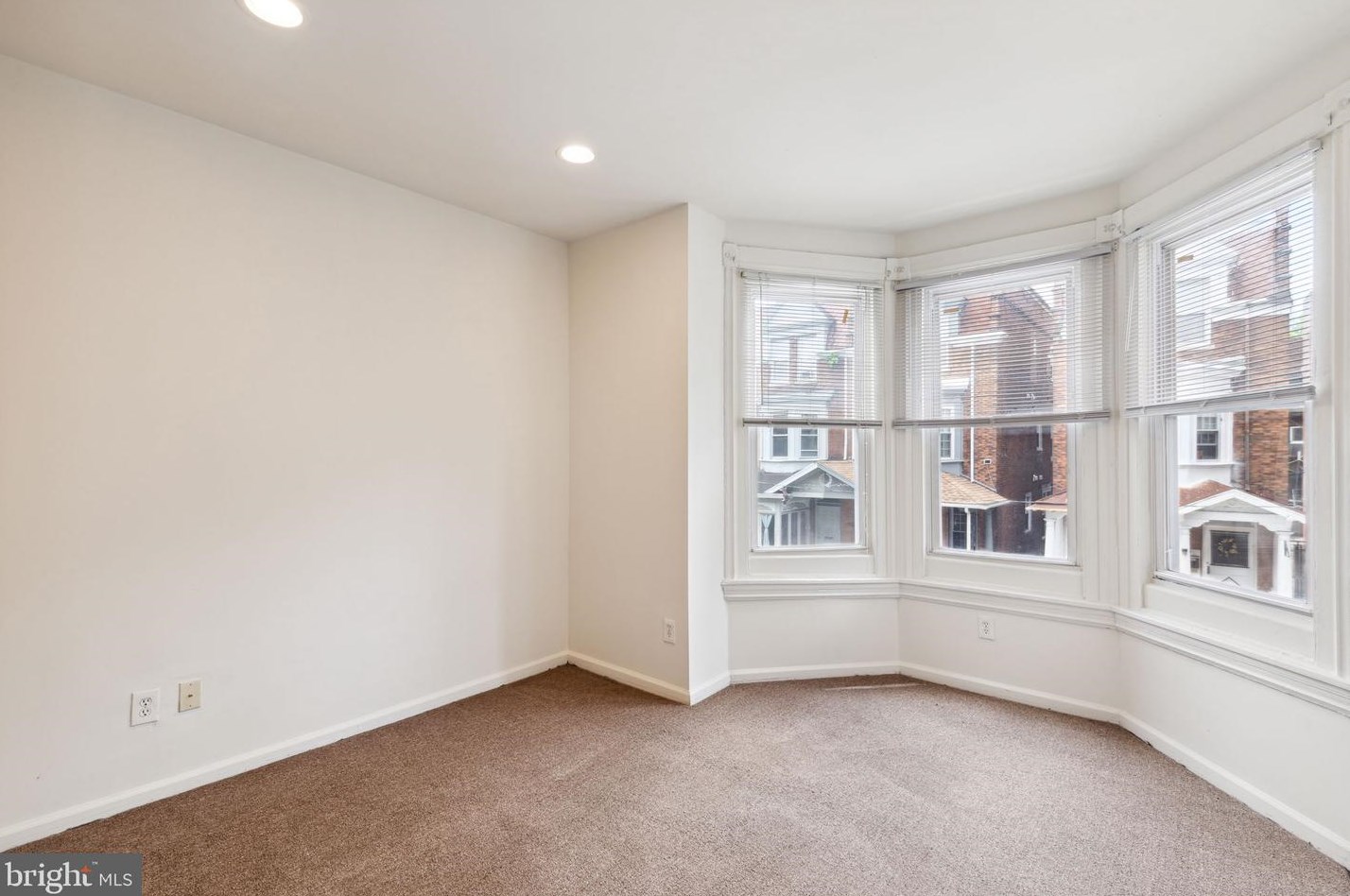 215 Buckingham Pl, Philadelphia PA 19104-2920 exterior