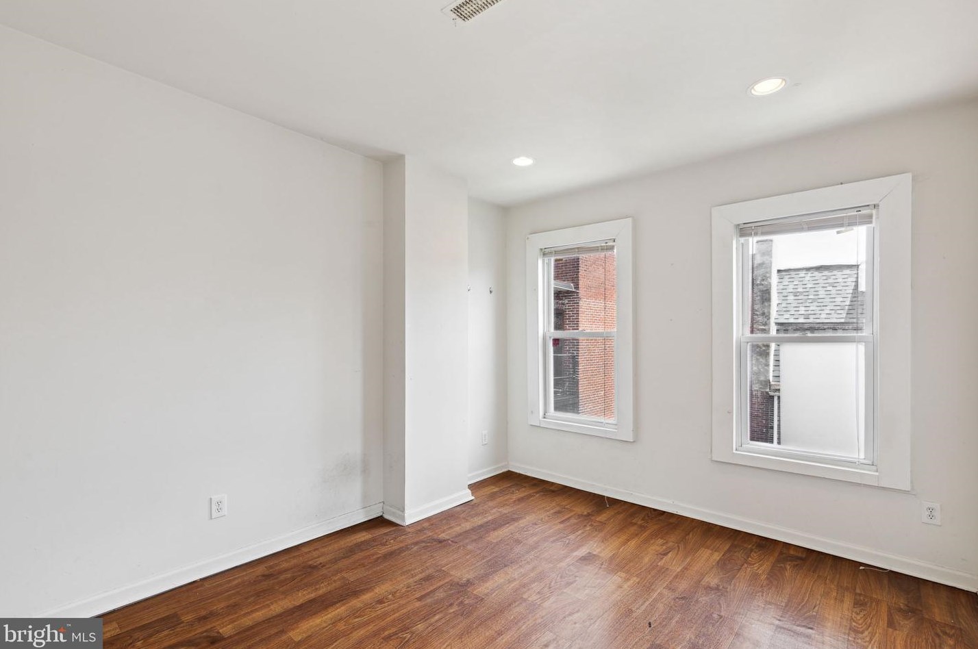 215 Buckingham Pl, Philadelphia PA 19104-2920 exterior