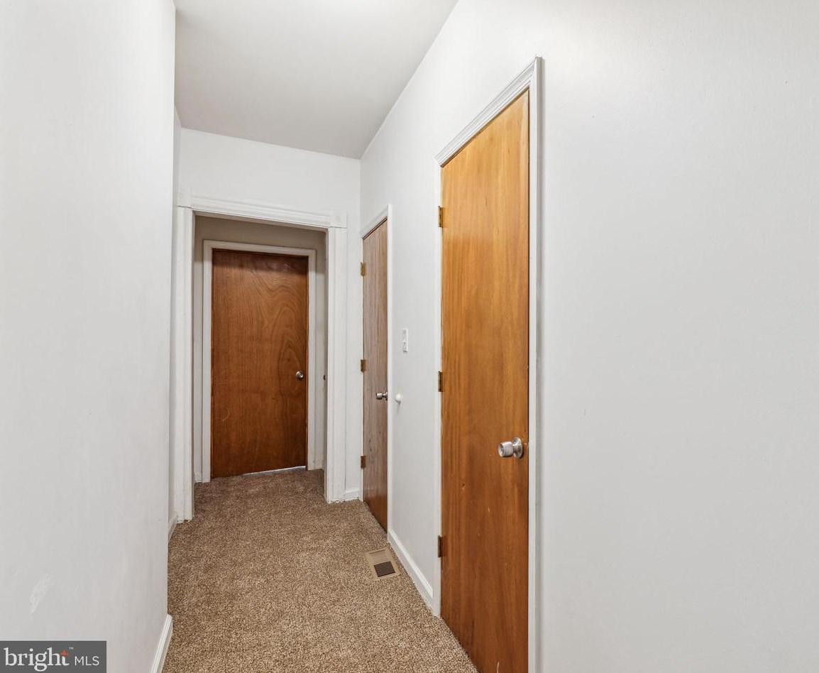 215 Buckingham Pl, Philadelphia PA 19104-2920 exterior