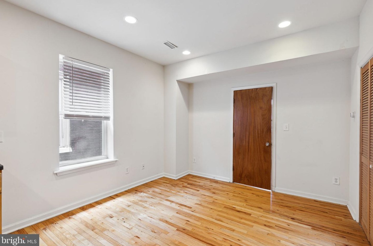 215 Buckingham Pl, Philadelphia PA 19104-2920 exterior