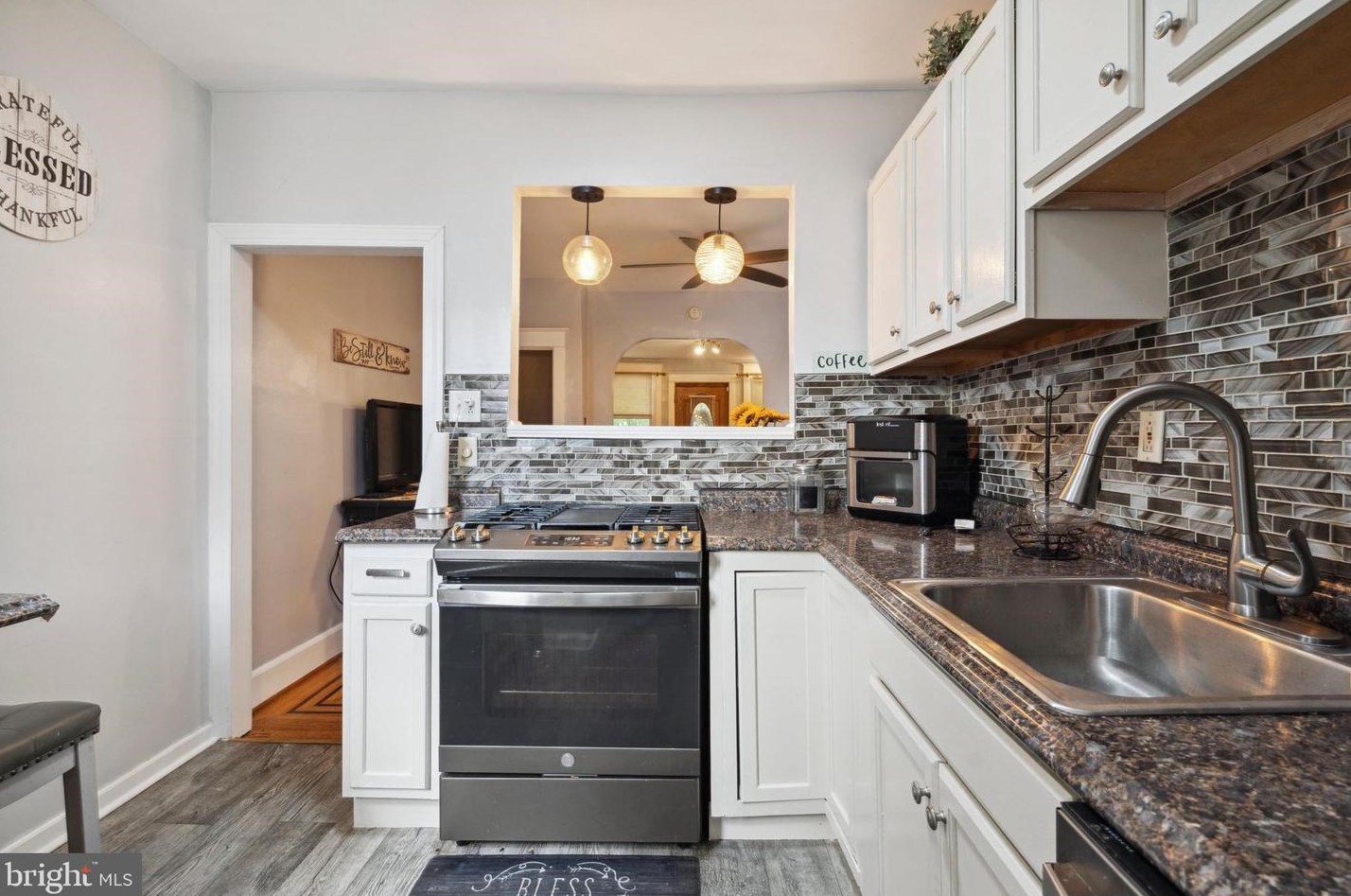 7117 Woolston Ave, Philadelphia PA 19138-2034 exterior