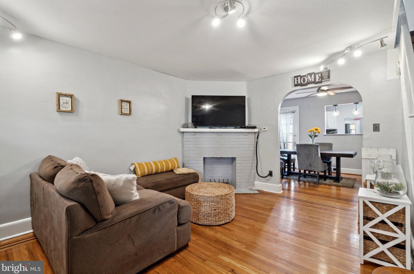 7117 Woolston Ave, Philadelphia, PA 19138-2033