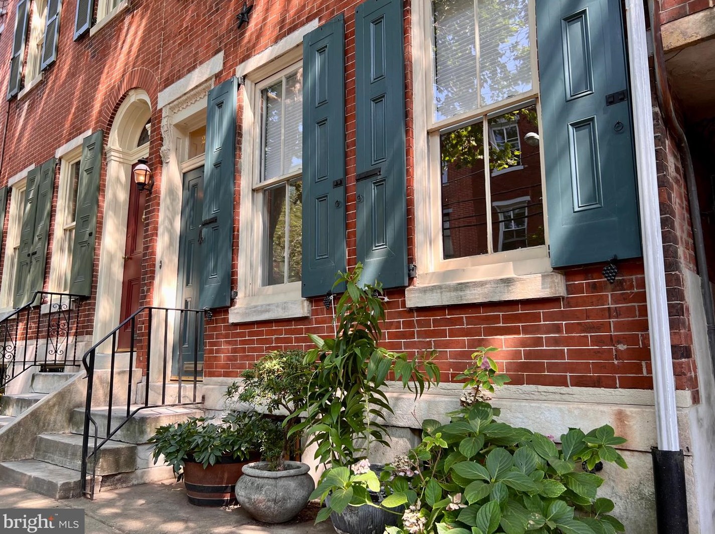 2127 Mount Vernon St, Philadelphia, PA 19130-3133
