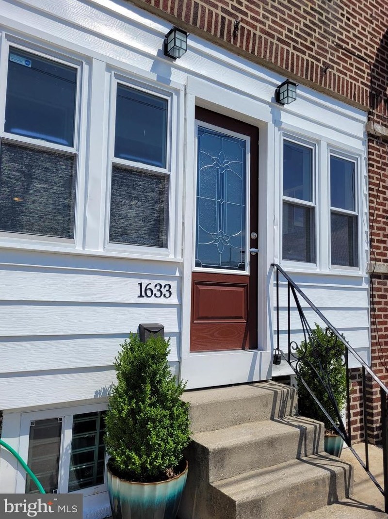 1633 Dover St, Philadelphia, PA 19145-1204