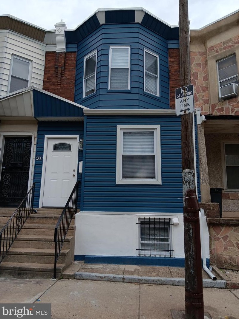 922 Alden St, Philadelphia, PA 19143-2716