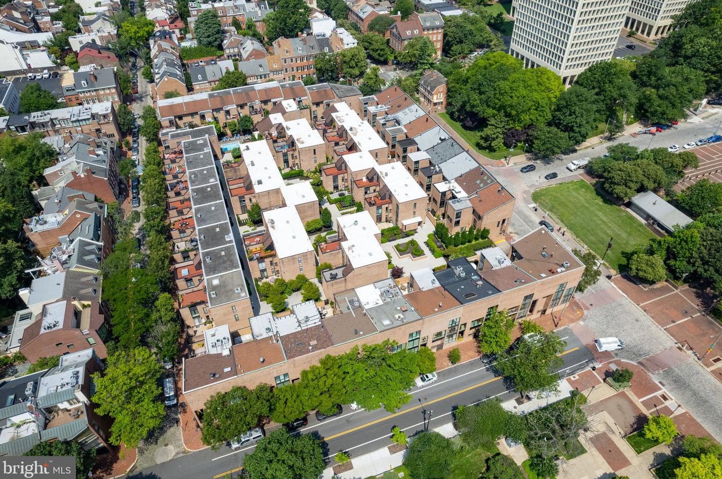 130 Spruce St, Philadelphia PA  19106-4319 exterior