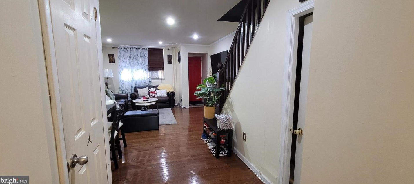 2551 Warnock St, Philadelphia PA  19133-1639 exterior