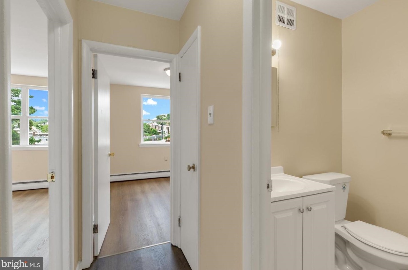5990 Henry Ave #4, Philadelphia, PA 19128