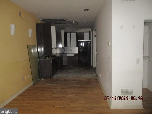213 Tasker St, Philadelphia, PA 19148-1324