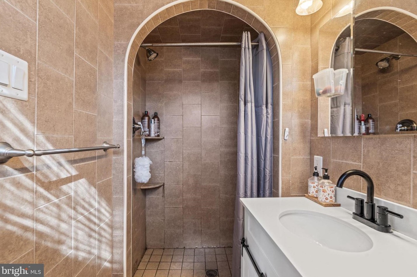 9016 Cargill Ln, Philadelphia PA 19115-4004 exterior