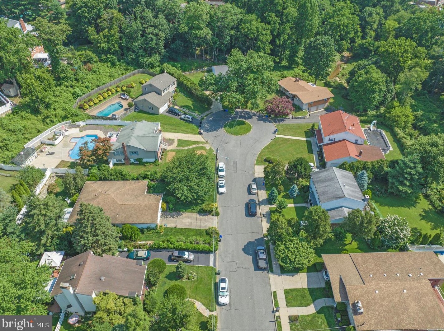 9016 Cargill Ln, Philadelphia PA 19115-4004 exterior