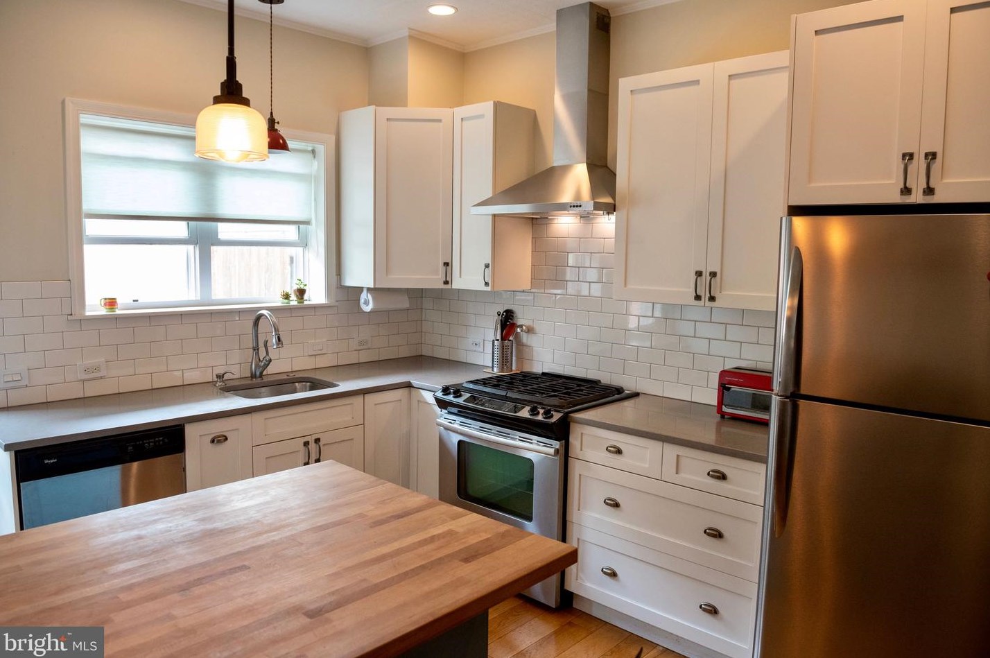 1115 Wolf St, Philadelphia PA 19148-3022 exterior