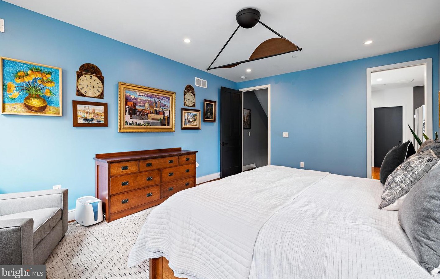 1714 Melon St, Philadelphia PA 19130-3303 exterior