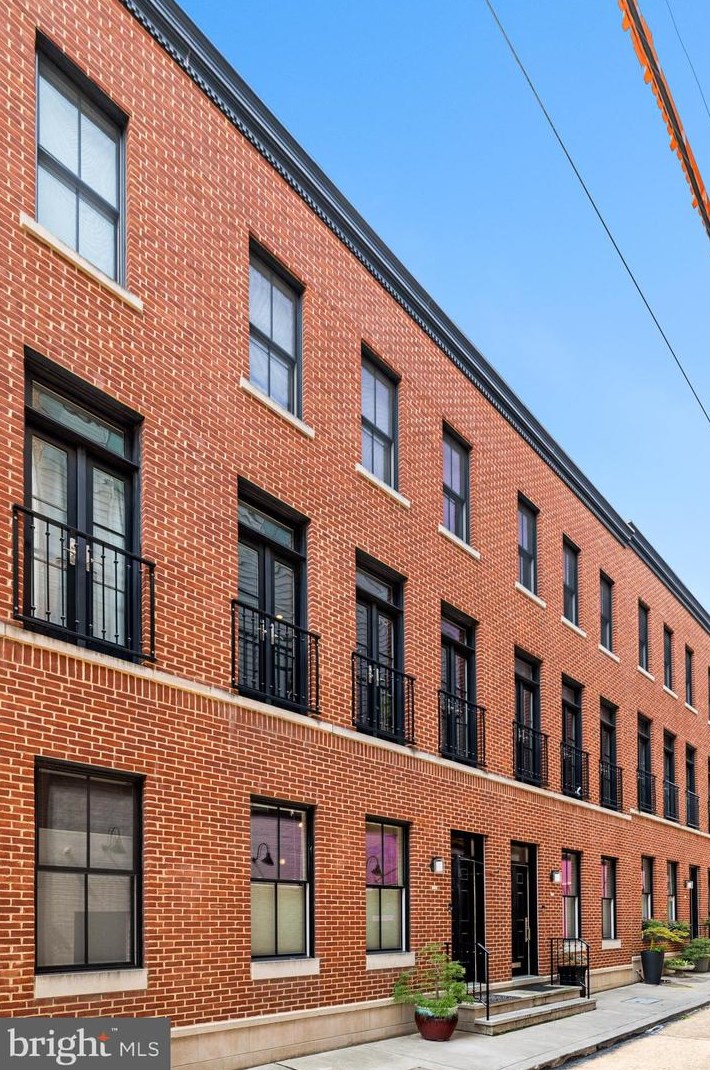 1714 Melon St, Philadelphia PA 19130-3303 exterior