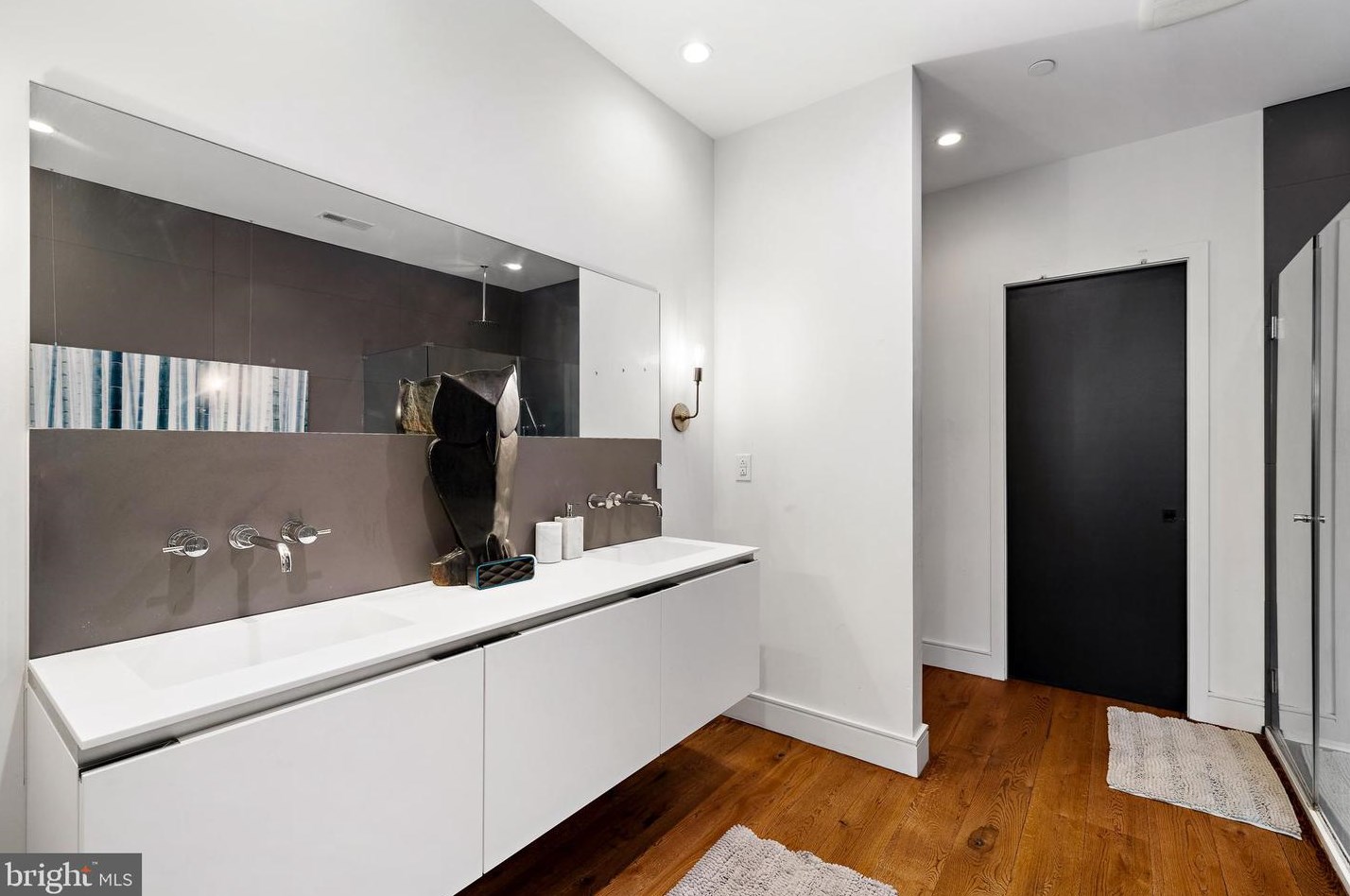 1714 Melon St, Philadelphia PA 19130-3303 exterior