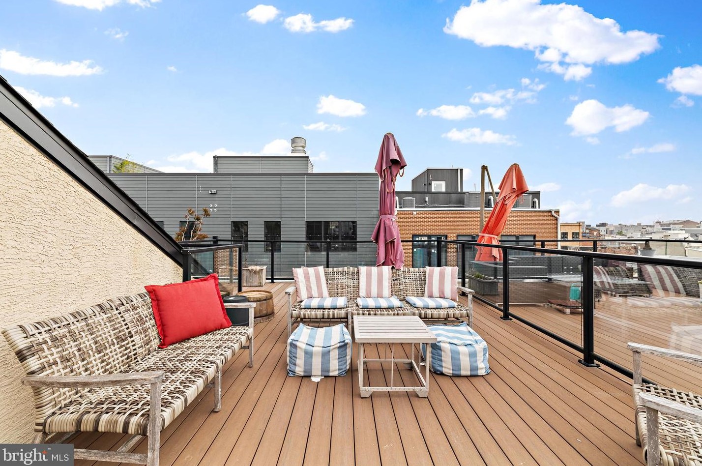 1714 Melon St, Philadelphia PA 19130-3303 exterior